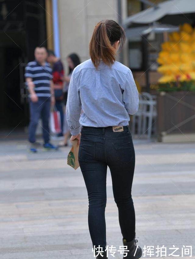 干净利落|浅蓝色牛仔衬衣,干净利落,帅气又时尚