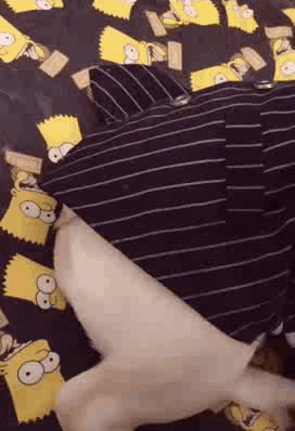 |搞笑动图:小兄弟:不要悲伤,人生的路还很长啊!