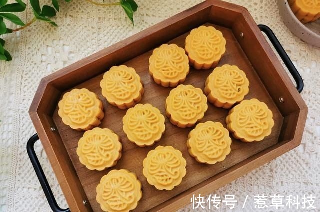 中秋月饼不用买了,教你在家做,配方简单做法详细,比买的好吃