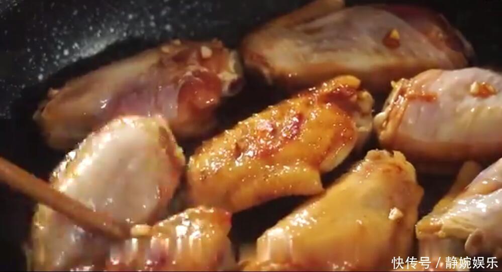 别再吃可乐鸡翅了,都过时了,来尝一尝这样的鸡翅,会上瘾哦