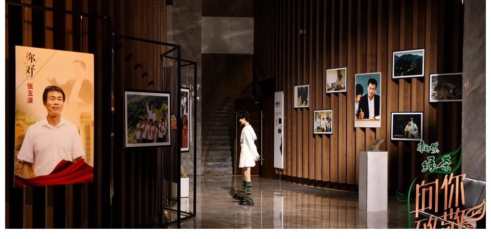 《向你致敬》今晚继续温暖来袭郁可唯暖心致敬“扁担校长”张玉滚