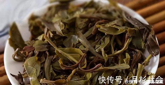 茶叶渣直接倒了真可惜，不如这样处理，当成养花肥促进开花