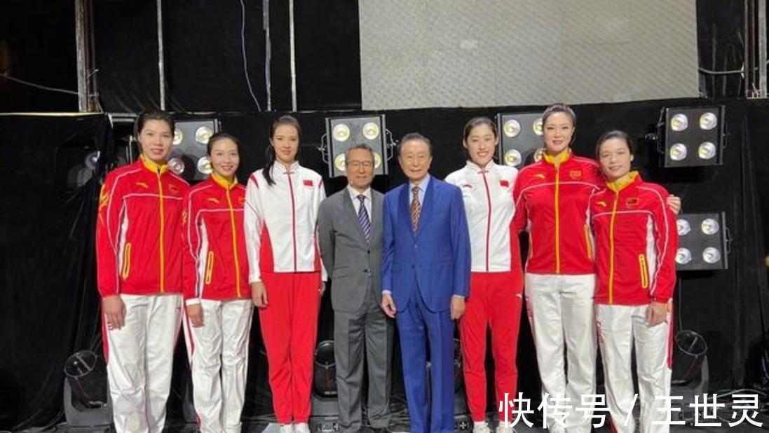 伤病|奥运冠军回来了!泡吧+晒合照,女排队长克服伤病,将回归国家队