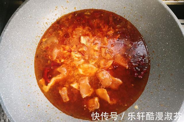 水煮肉片|水煮肉片的家常做法，做好之后肉片滑嫩，下饭又解馋
