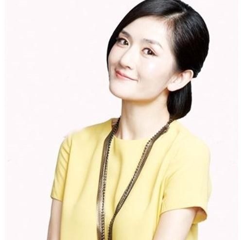 謝娜在央視僅主持一期就被換掉，央視官媒給她12字評(píng)價(jià)，太真實(shí)了