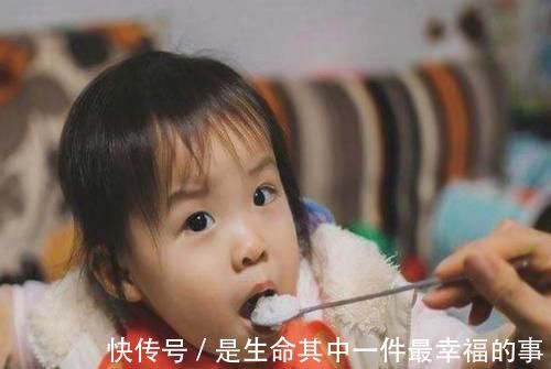 大人|有种辅食叫“大人饭”,吃太早会养出胖墩宝宝,过度喂养不得不防