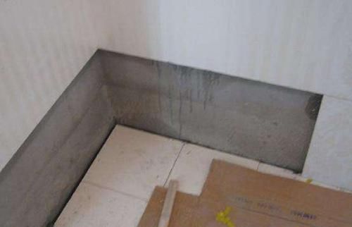 卫生间贴|头次见卫生间贴瓷砖留空一排,开始以为工人偷懒,问完才知好处多