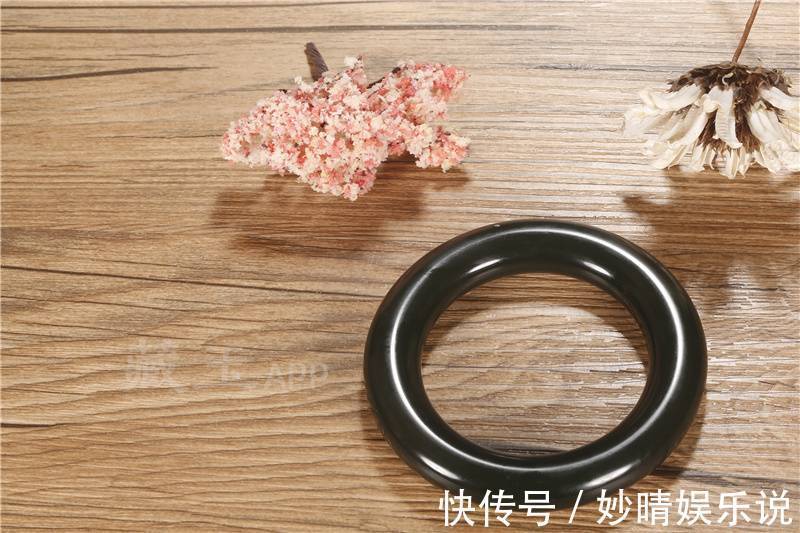 和田玉 最强硬通货!手镯是这么定价的!看完再也不怕买吃亏!