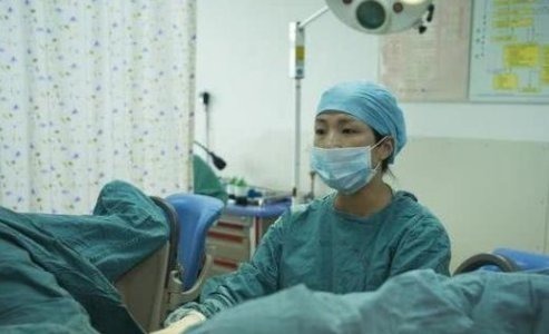 分娩|孕妇分娩时,这4个“愚蠢”的行为别做,每一个都让医生反感