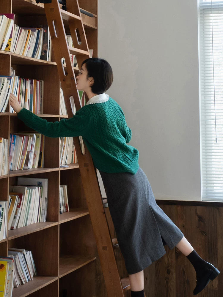 百搭|又被“针织衫+半裙”给温柔到了,有了这4种颜色,30+女人怎么穿都好看!