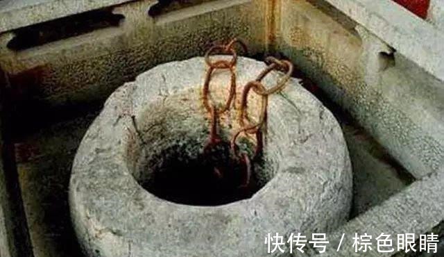 武林绝学$龙真的存在吗“锁龙井”里拉不尽的黑铁链,可能隐藏着秘密