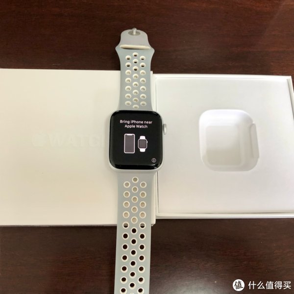 天才吧|第一次感受到苹果故障换新的惊喜，Apple Watch SE官翻开箱