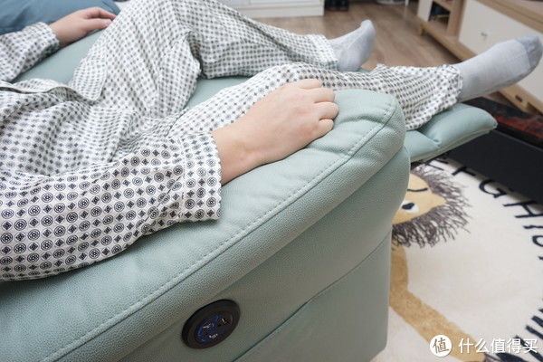 老友记|乐至宝电动款A607!这才叫躺平生活,功能沙发还得LAZBOY
