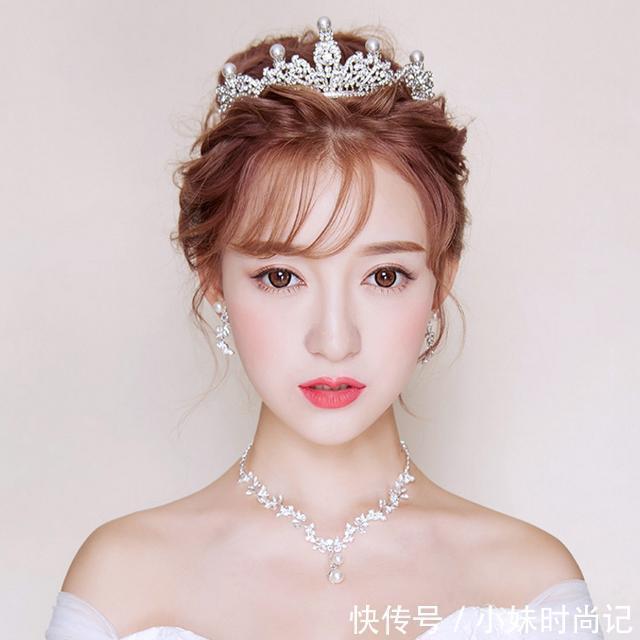 发饰|新娘不仅要精美、华丽的服装,还需要能起到点睛之笔的新娘头饰