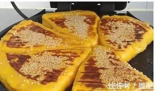 我家隔三差五做一次此饼，不用放一滴水，色香味俱全，刚上桌吃光