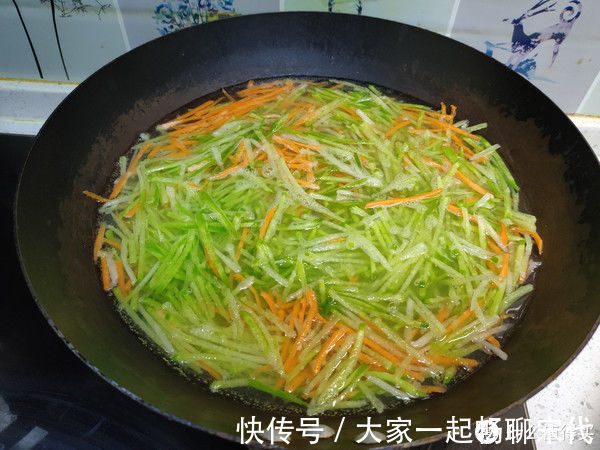 炸萝卜丸子|掌握好黄金比例炸萝卜丸子，真是又香又酥又脆