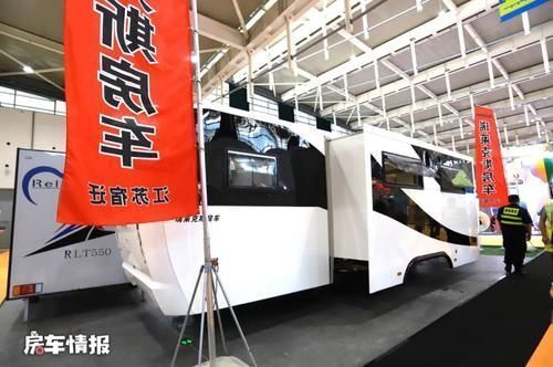 豪华|酷似高铁的房车见过吗?客厅超级大带独立儿童房,有两室一厅一卫