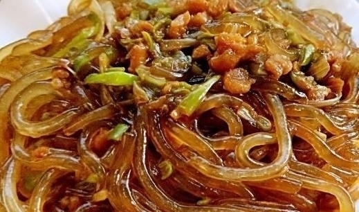 粉条一炒就成团?那是因为你只会傻焯水!多加这步,粉条根根分明