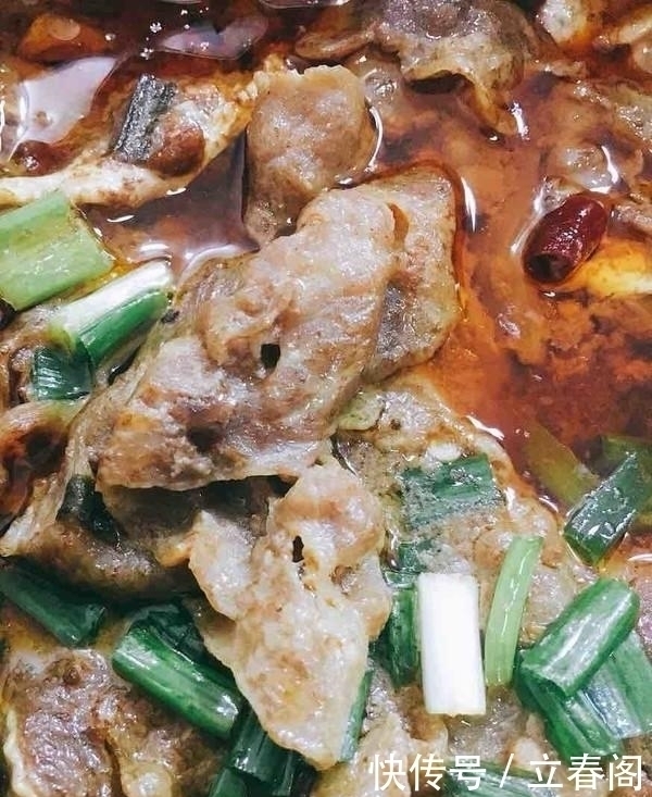 煮牛肉时,直接下锅煮是不对的,牢记两个诀窍,牛肉又软又烂