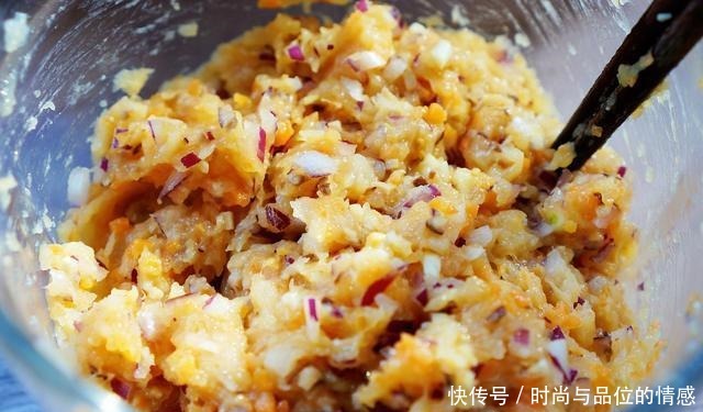 早餐常吃馄饨，将猪肉换成它，好吃又营养，比早餐店的受欢迎