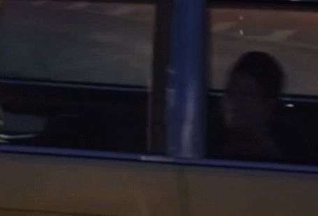 玛哈国王!诗妮娜受到严厉警告,乘坐皇家轿车全程跪对苏提达,还被禁止露面