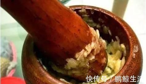 用大蒜养花,长得快不烂根、20年不长虫叶子绿油油!花开长势旺盛