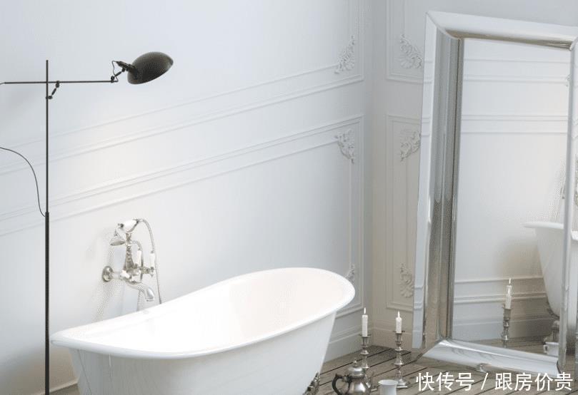 擦镜子|家里的镜面经常落灰怎么办?别再用湿纸巾擦了,有报纸吗