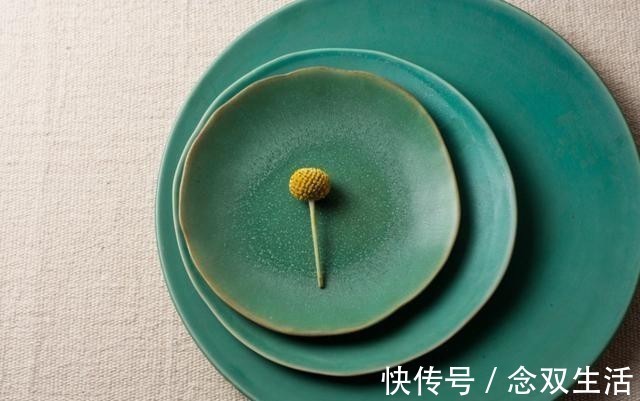 豆瓣评分#左手菊花右手刀的民族，在这本豆瓣评分8.2的书里写得淋漓尽致