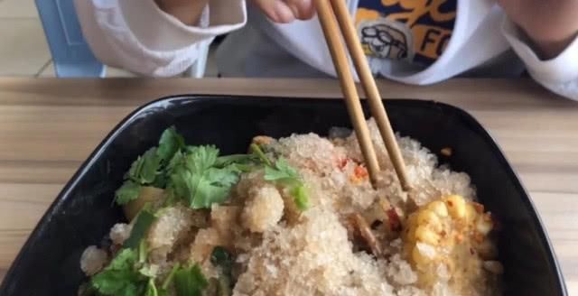 学校食堂被逼出的创意,原谅色鸡腿你敢啃冰镇麻辣烫了解下