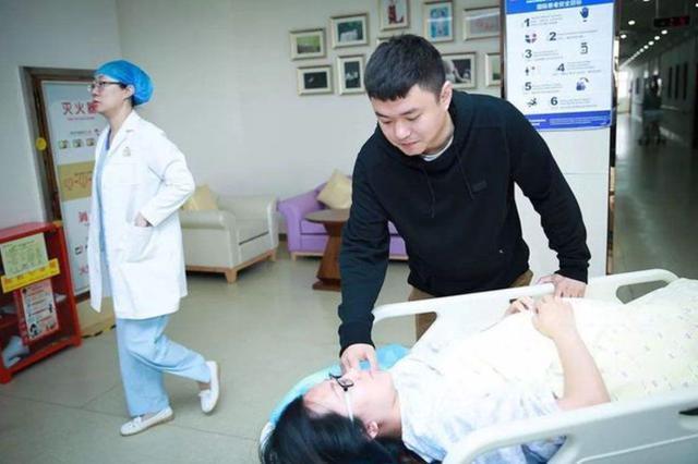 顺产|丈夫陪产时，妻子对其''口吐芬芳''，丈夫一巴掌下去世界都安静了