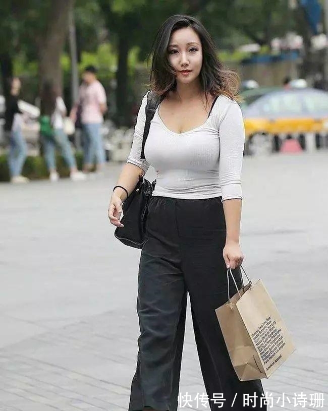 气场|时尚街拍:丰满的辣妈,还能独当一面,穿出强大的气场