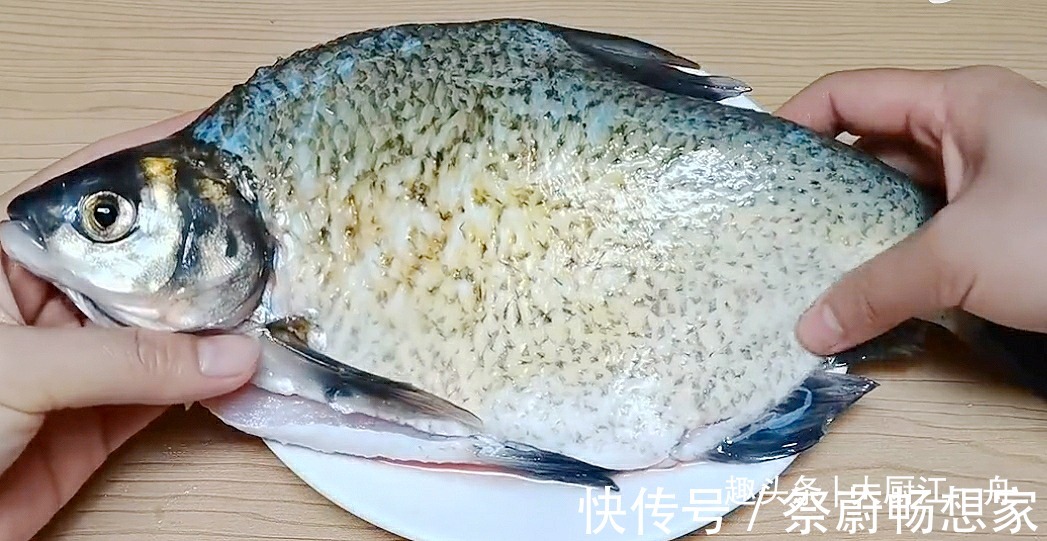 料酒|不管蒸什么鱼，切记不要放精盐和料酒，教你一招，鱼肉鲜嫩无腥味