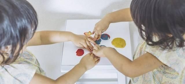 香肠|恐怖每天疯玩史莱姆,女孩手指肿如香肠、指纹消失