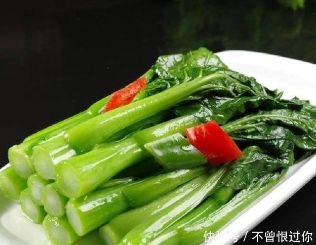 知道怎样把青菜炒得翠嫩不发黄? 牢记这几点就行了