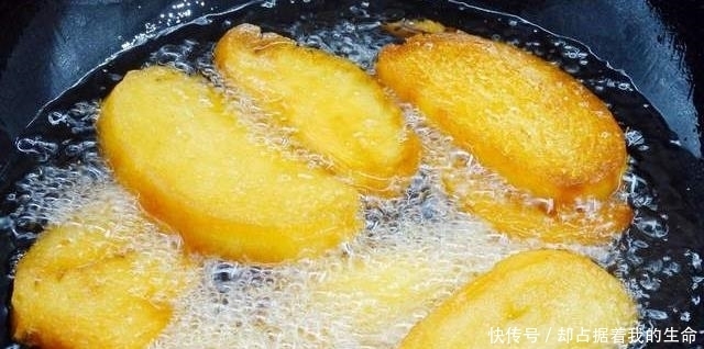 馒头|炸馒头片,不要只会裹蛋液,多做1步,馒头酥脆绵软,还不吸油