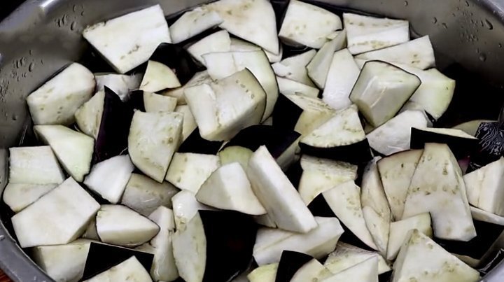 夏天,遇到此菜不要手软,8毛钱一斤,上锅一炒,营养又美味