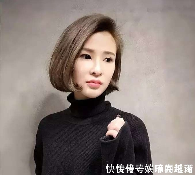 额头 55岁的女人适合留短发吗？有哪些值得推荐的短发发型吗？