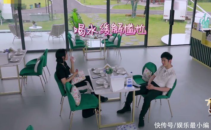 尴尬|姚安娜来《中餐厅》，与黄晓明首次见面，是“社恐人”的真实写照