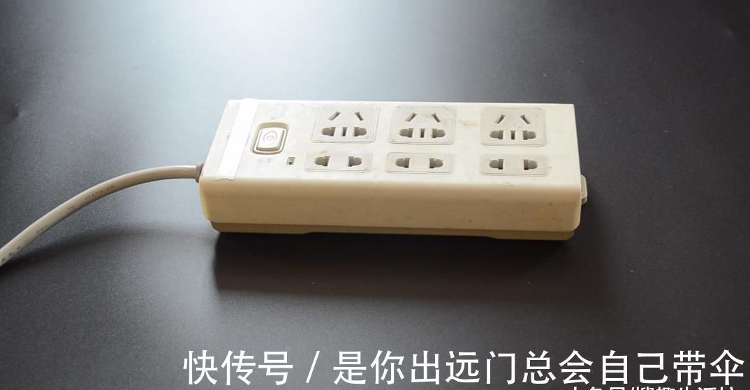 家里插排用久了很脏难清洗 只需用它擦一擦, 立马焕然一新