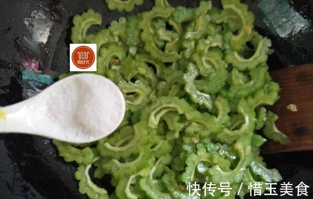 快手|苦瓜换种做法,很多人没吃过,简单快手,比肉还香!