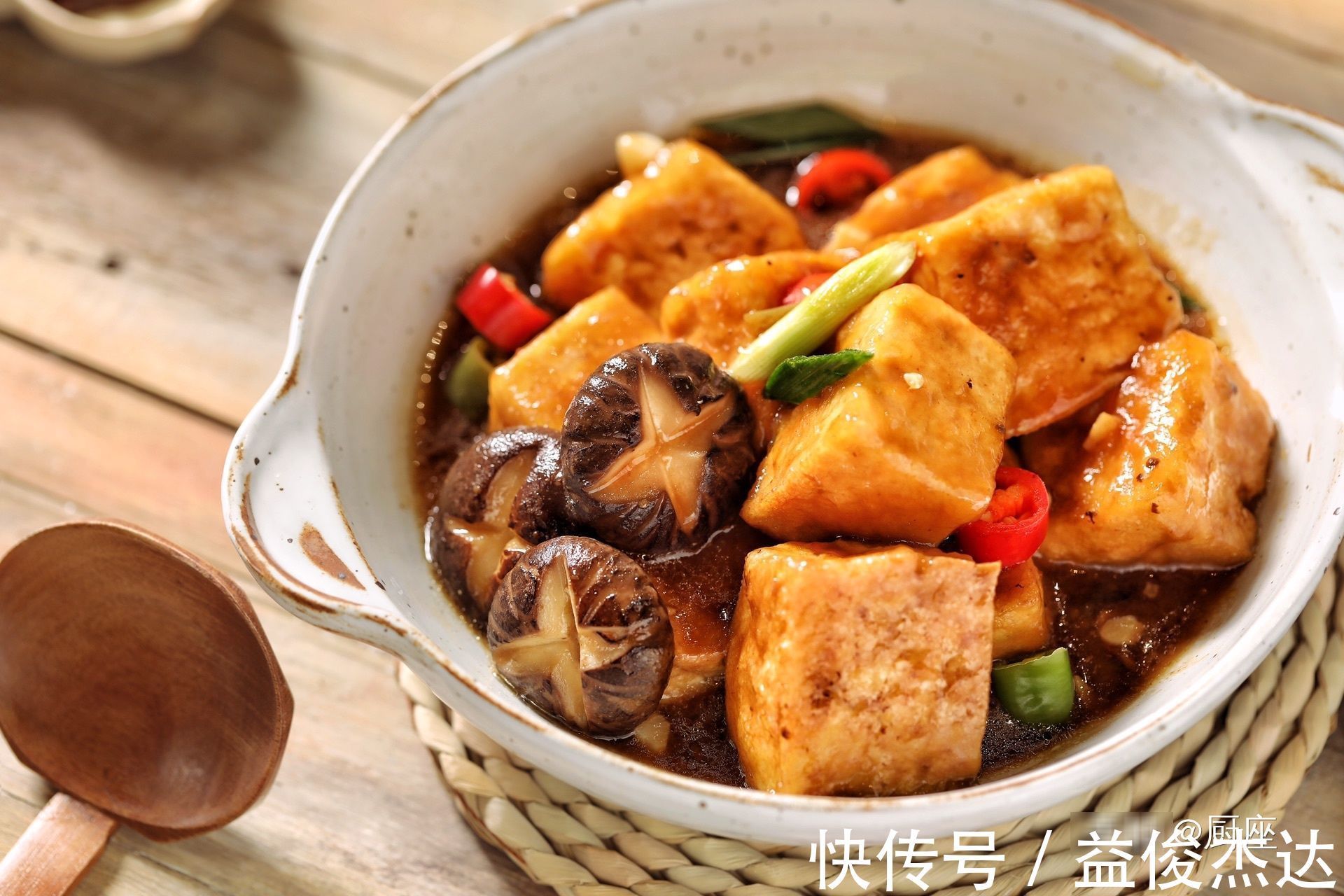 豆腐的100种做法，烹饪简单营养丰富，热乎乎吃一大碗，真香