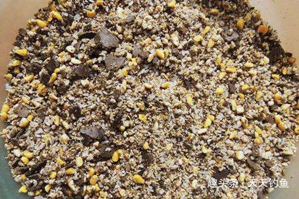 持久|冬季钓鲫鱼,打窝一定不能将就,多用上几招,持久留鱼避免散窝