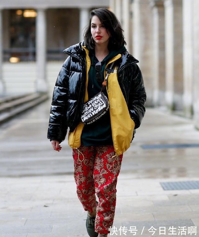 大衣 大衣“过时”了,今年冬天流行这件“羽绒服”,时尚大气又保暖!