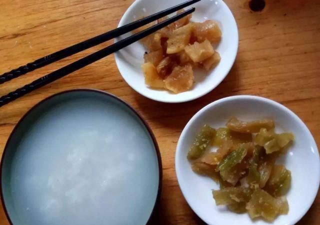 咸菜|吃早餐时,最好不要吃这4种,没营养不说,有的还会危害身体健康