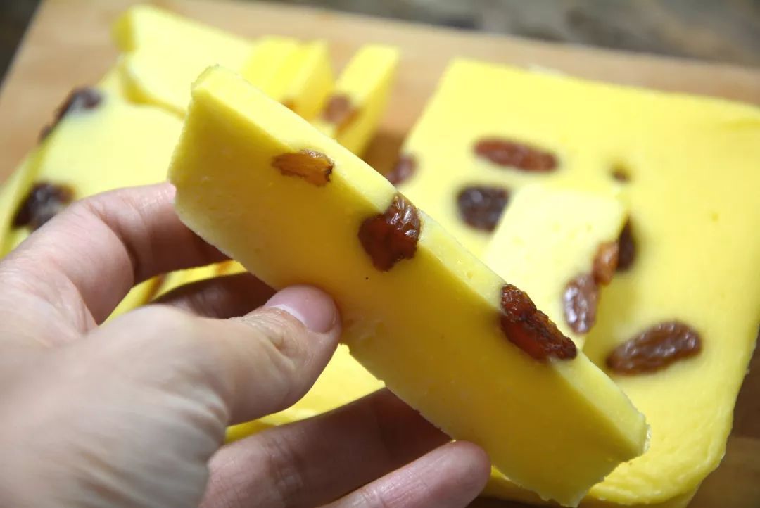 酸奶|一盒酸奶，两个鸡蛋就搞定的蒸蛋糕