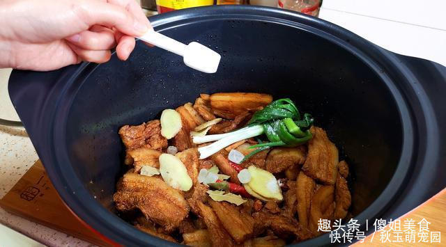 五花肉不要红烧了，教你懒人做法，不加油不用水，一次3斤不够吃