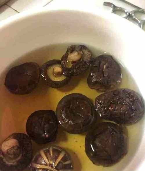 鸡身上最脏的部位，里面含有大量金属，白给都不要，一般人不知道