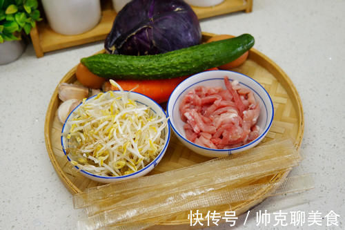 拉皮|年夜饭加盘“五福临门”,清爽的凉拌菜更受欢迎,寓意福气满满