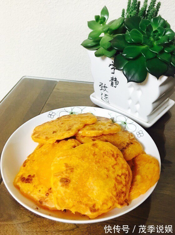 南瓜饼别炸着吃了,教你新做法,不用油炸,香甜软糯,孩子爱吃