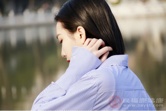 女人爱出汗是什么原因